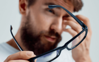 Comment ralentir la progression de la myopie chez les jeunes adultes ?